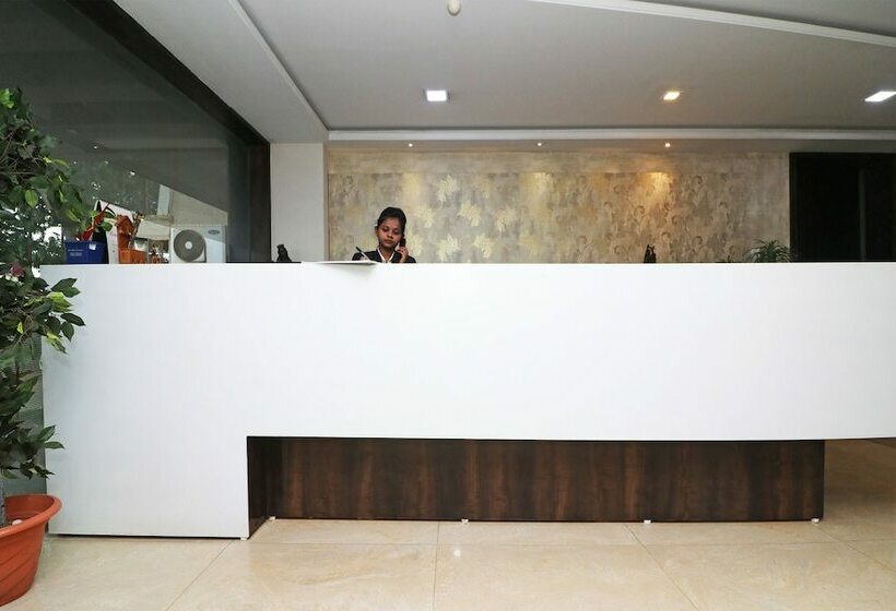 فندق Lotus By Oyo Rooms