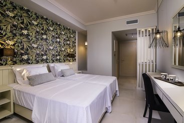 هتل Neikos Mediterraneo Luxury Suites