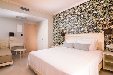 هتل Neikos Mediterraneo Luxury Suites