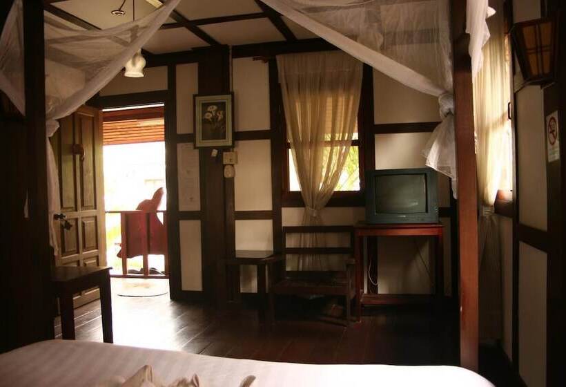 پانسیون Manotemple House