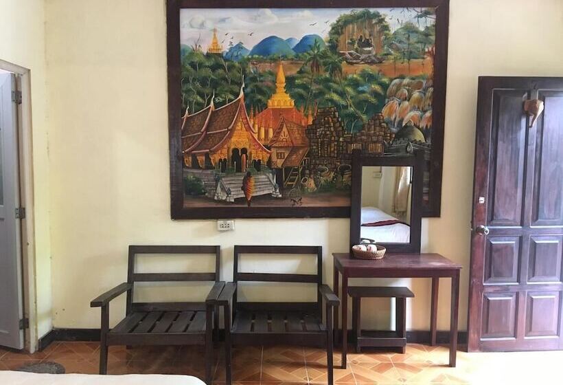 پانسیون Manotemple House