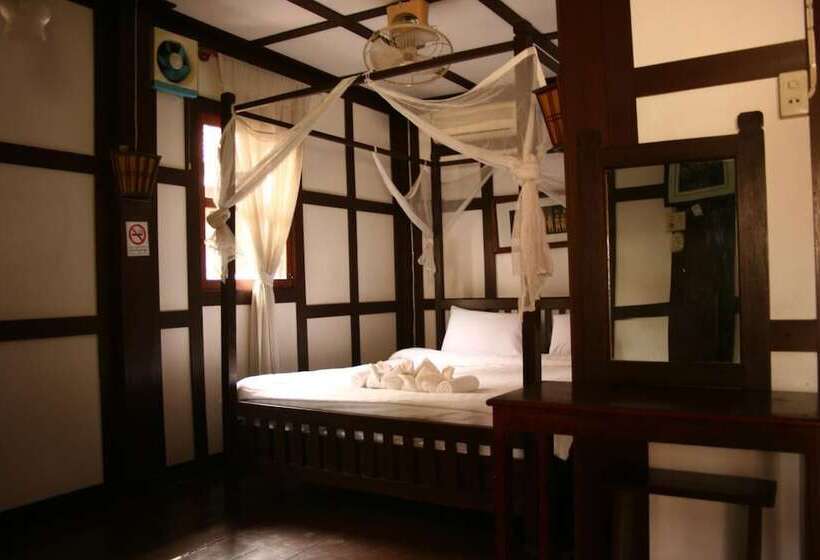 پانسیون Manotemple House