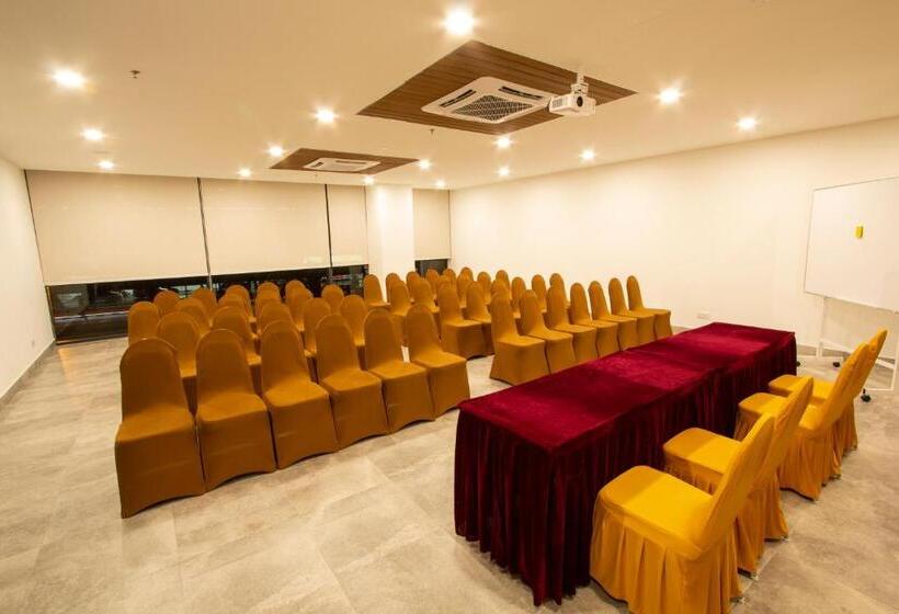 Az Hotel & Serviced Apartments