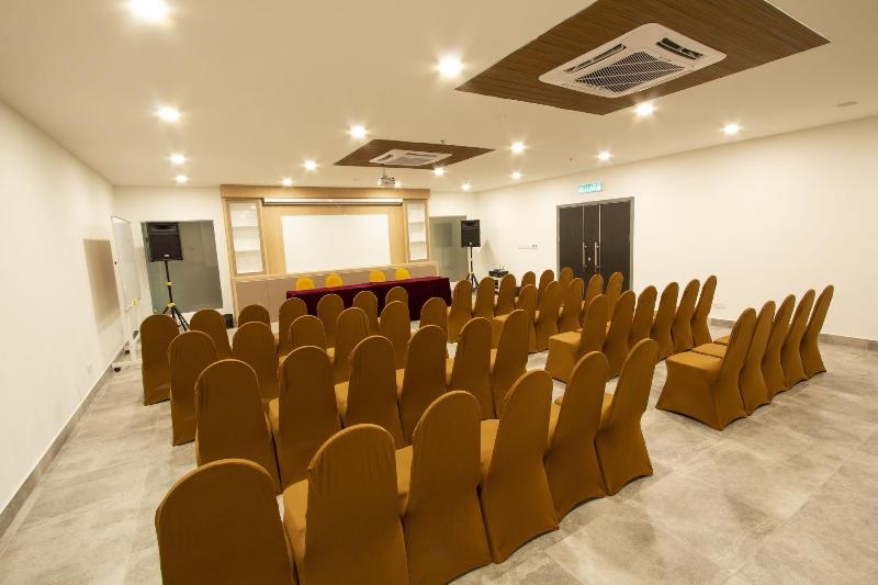Az Hotel & Serviced Apartments