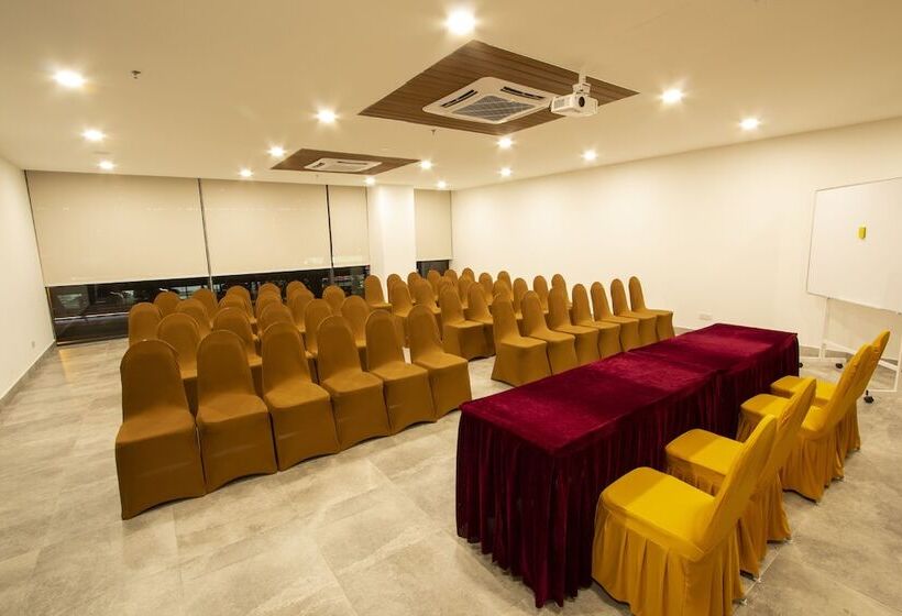 Az Hotel & Serviced Apartments