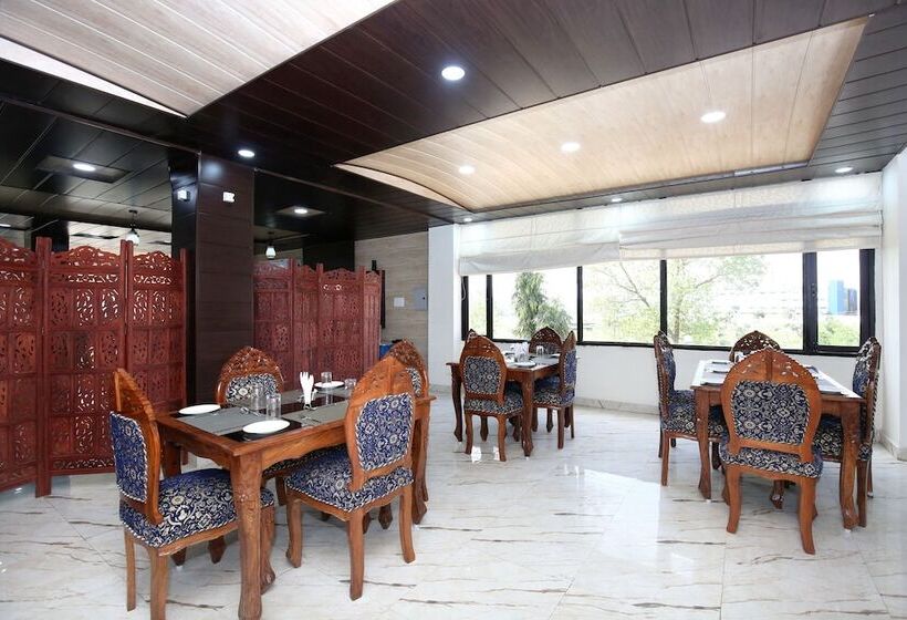 فندق Capital O 12767  Grand Chinar