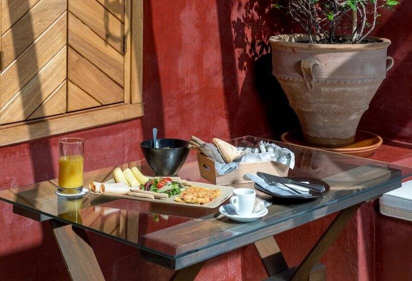 10gr Boutique Hotel & Wine Bar