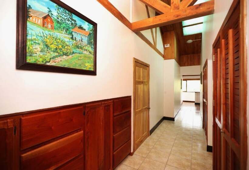 مسافرخانه Whitehouse Bed And Breakfast