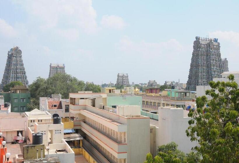 هتل Radhakrishna By Oyo Rooms