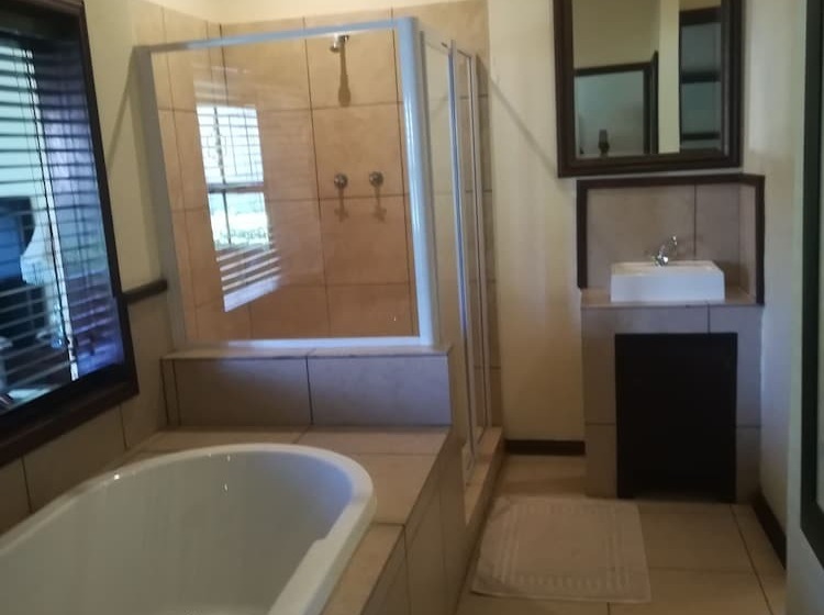 צימר The Moon And Sixpence Garden Guest House