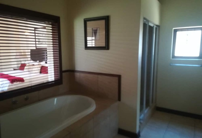 צימר The Moon And Sixpence Garden Guest House