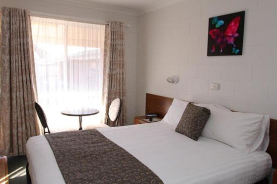Cross Roads Motel