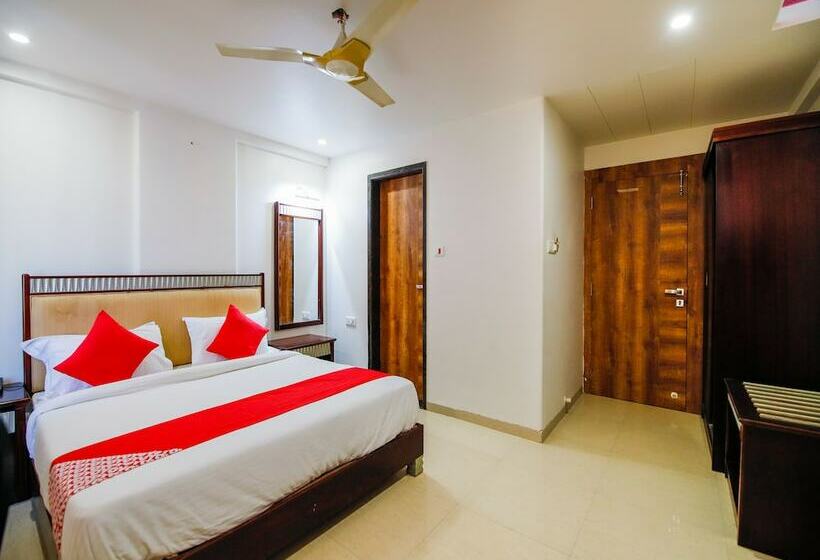 فندق Metro By Oyo Rooms