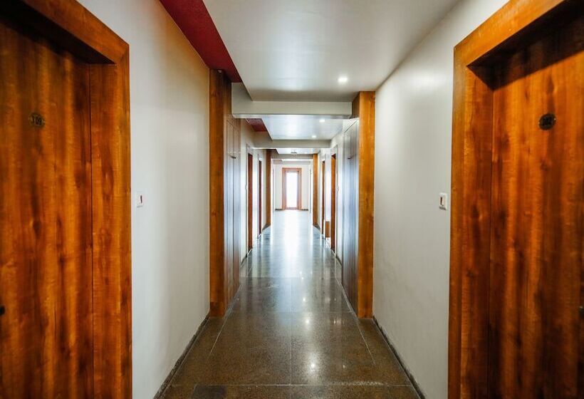 فندق Metro By Oyo Rooms