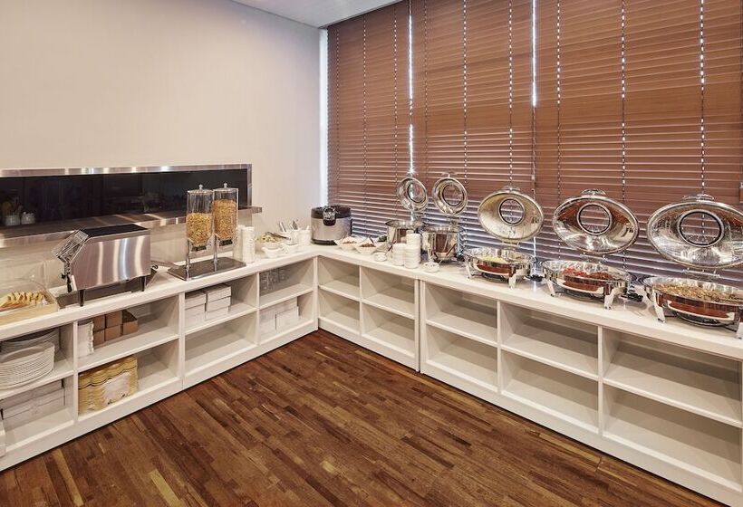 فندق Westernbay Marina