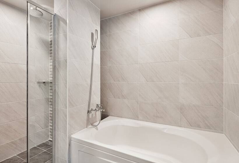 فندق Westernbay Marina