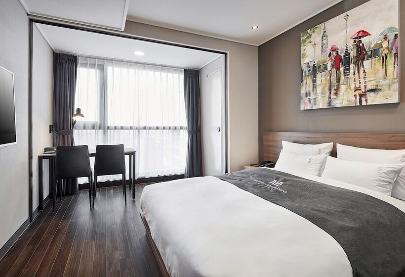 فندق Westernbay Marina