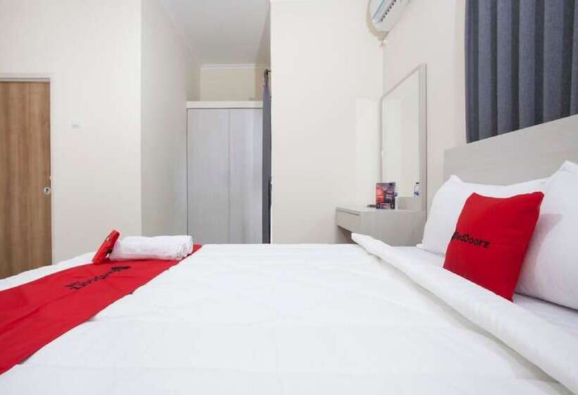 پانسیون Reddoorz @ Genteng Surabaya