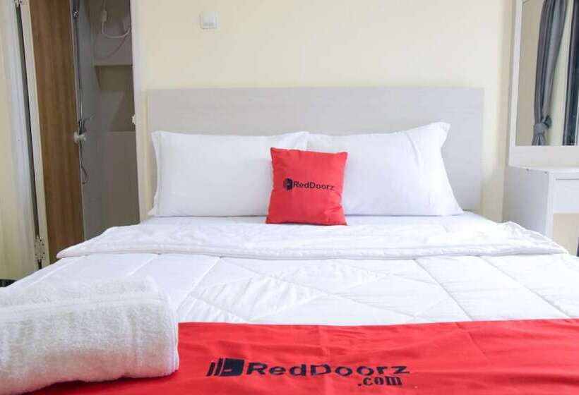 پانسیون Reddoorz @ Genteng Surabaya