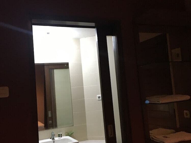 تختخواب و صبحانه Votel Viure Hotel Jogjakarta