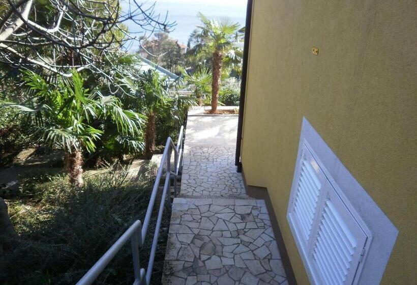 پانسیون Apartments And Rooms Vila Irma