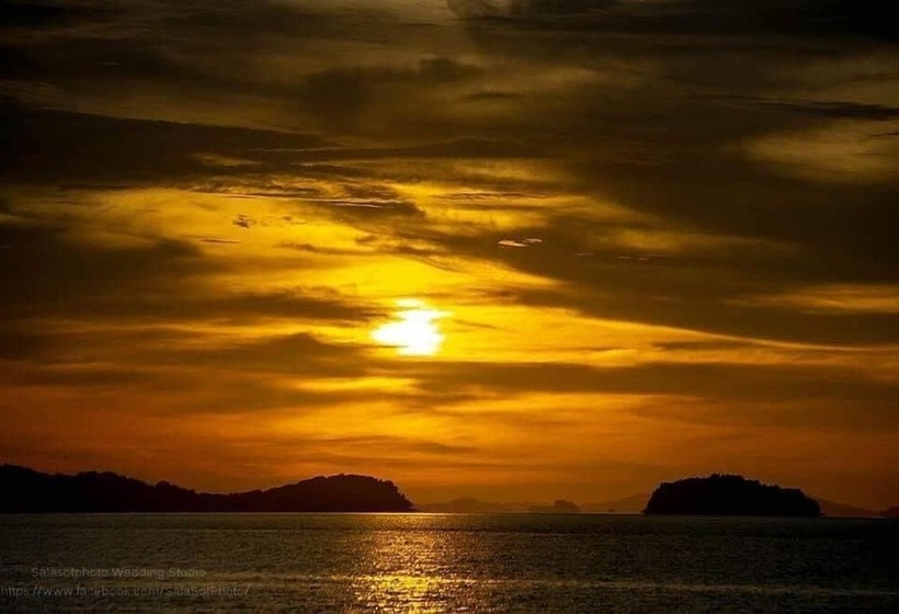 Jansom Beach Resort