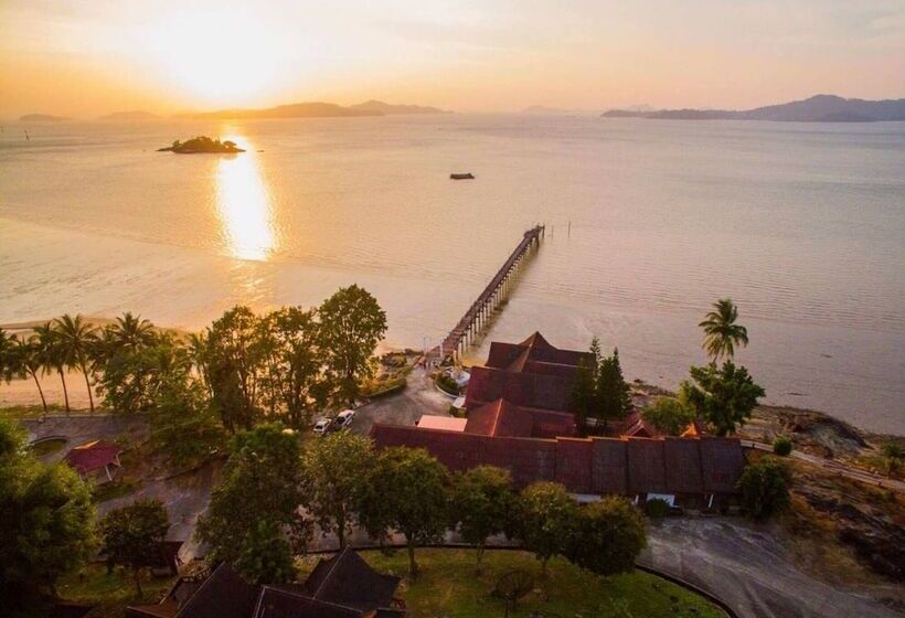 Jansom Beach Resort