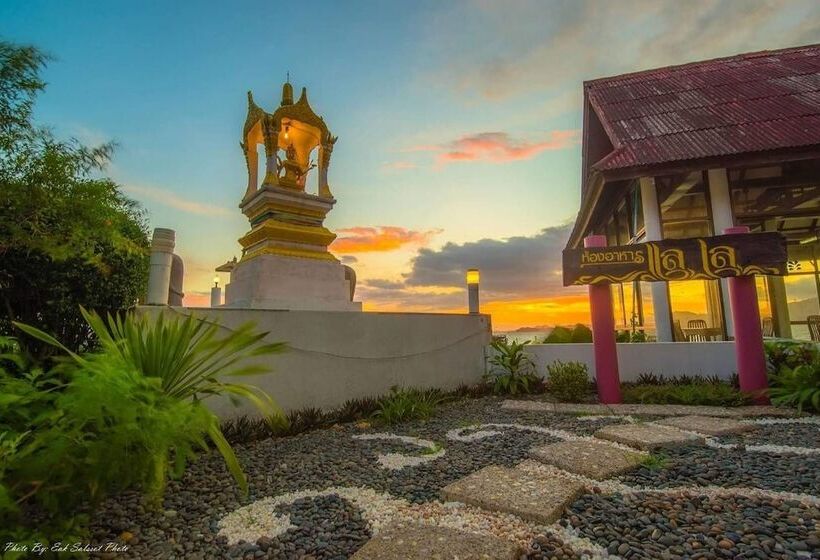 Jansom Beach Resort