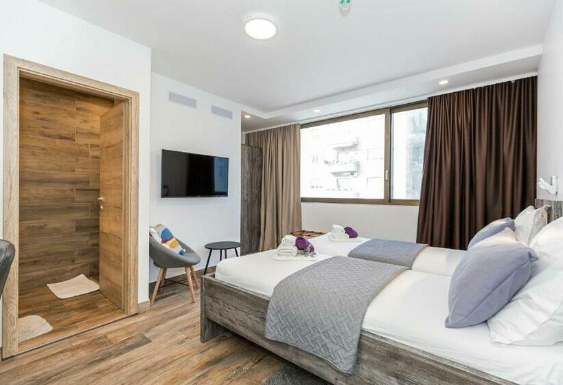 پانسیون Apinelo Tower Rooms