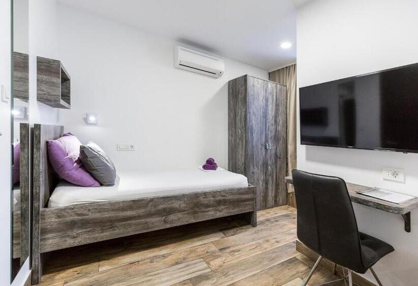 پانسیون Apinelo Tower Rooms