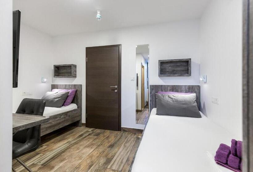 پانسیون Apinelo Tower Rooms