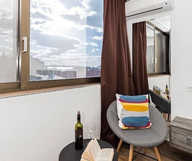 پانسیون Apinelo Tower Rooms