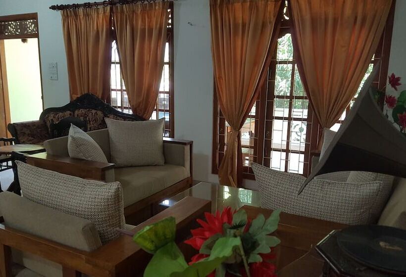 住宿加早餐  Kavindi Villa Aluthgama
