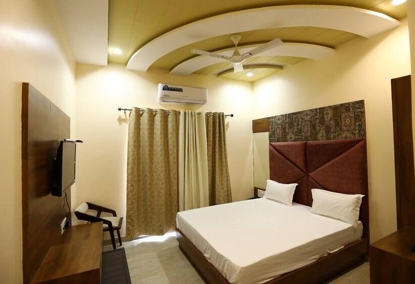 فندق Ishwar Nain