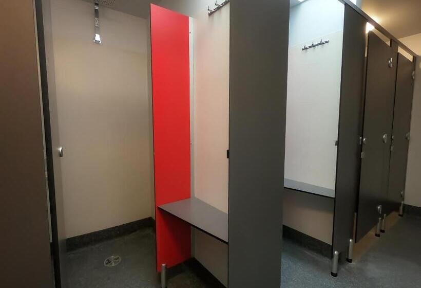 הוסטל Pod Inn