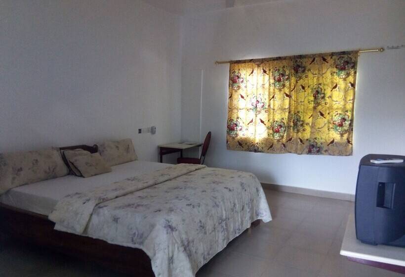 تختخواب و صبحانه Batavia Lodge