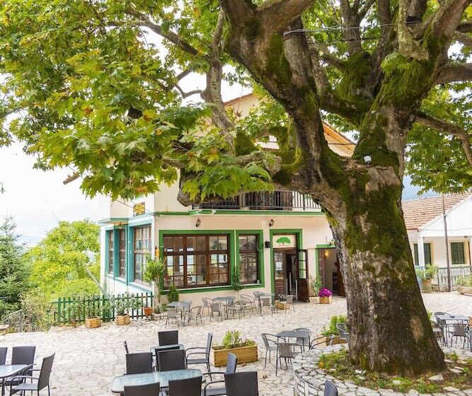 פנסיון Helidona