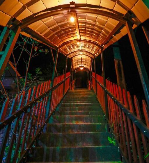 Pensión Zircon Ella