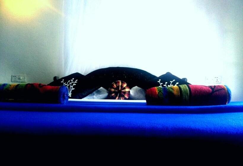 Pensión Zircon Ella