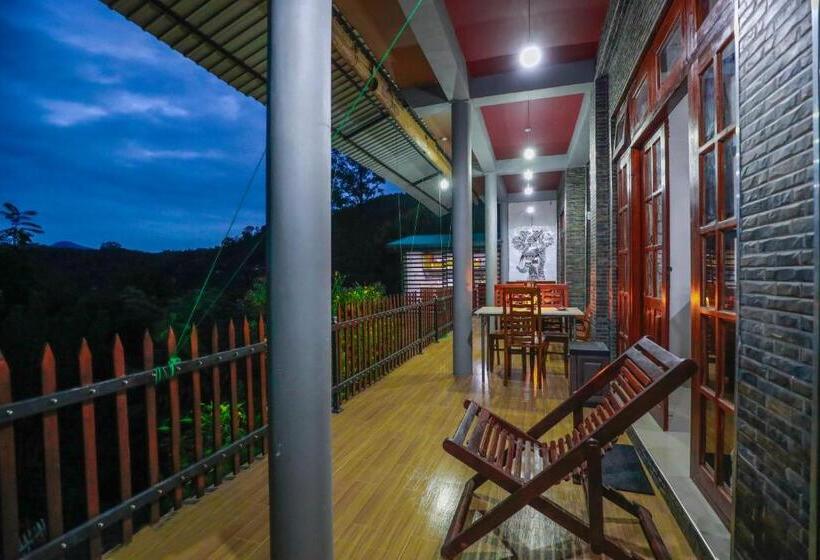 Pensión Zircon Ella