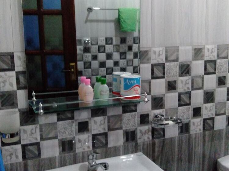 Pensión Zircon Ella