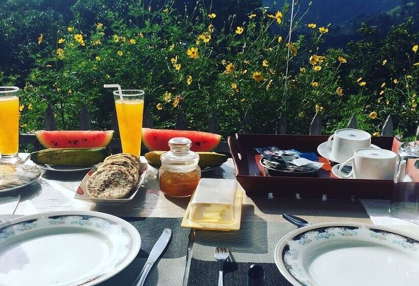 Pensión Zircon Ella