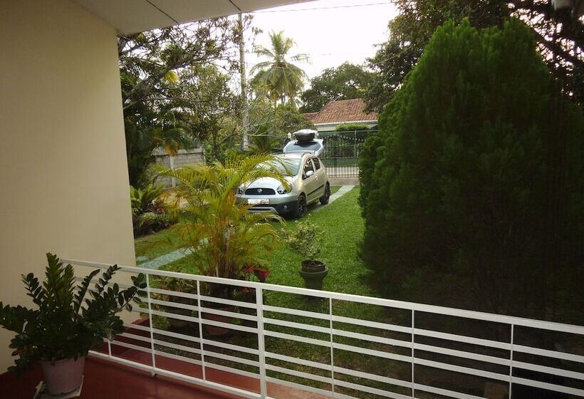 Mama S Villa By Taprobane Hostel