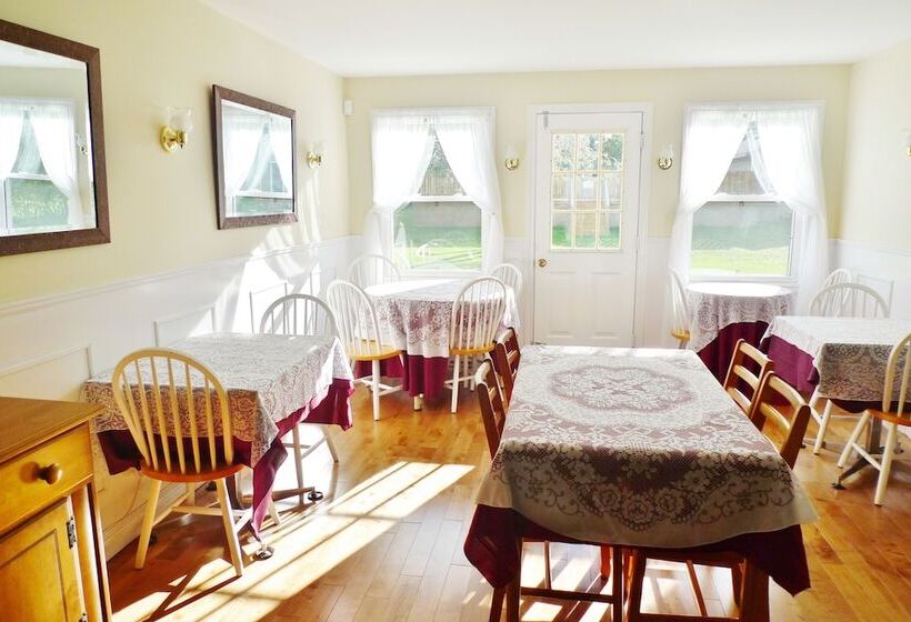 تختخواب و صبحانه Cavendish Breeze Inn