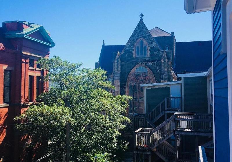 پانسیون Gower Manor Historical Bed & Breakfast