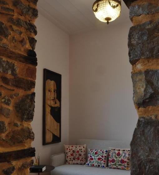 پانسیون Leone Guest House