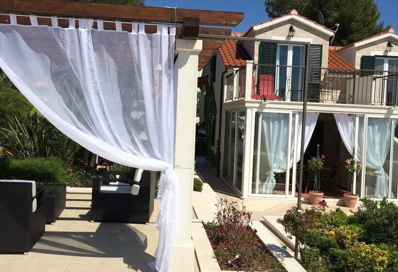 بنسيون Villa Julia