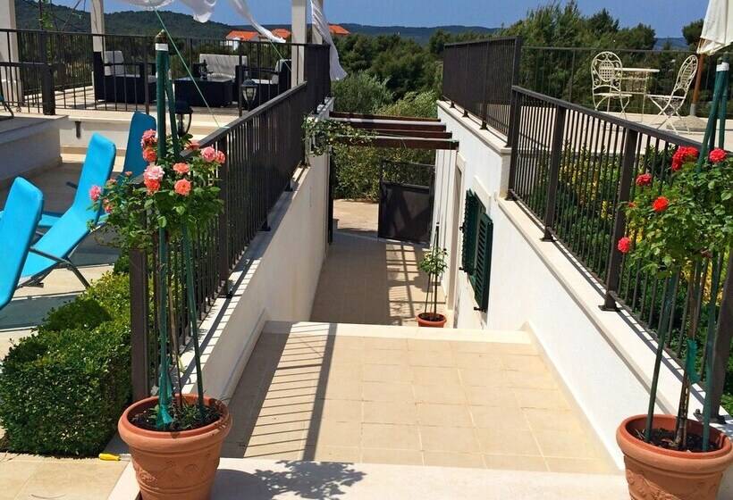 بنسيون Villa Julia