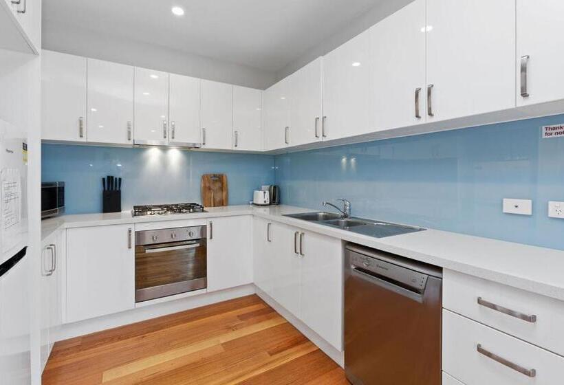 Apollo Bay Seal Apartments