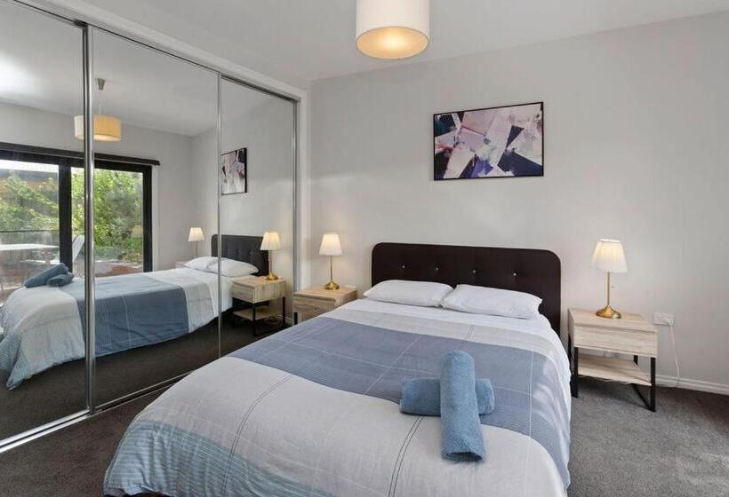 Apollo Bay Seal Apartments